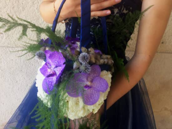 Bouquet fleurs bleu sac à main d'orchidée vanda bleu
