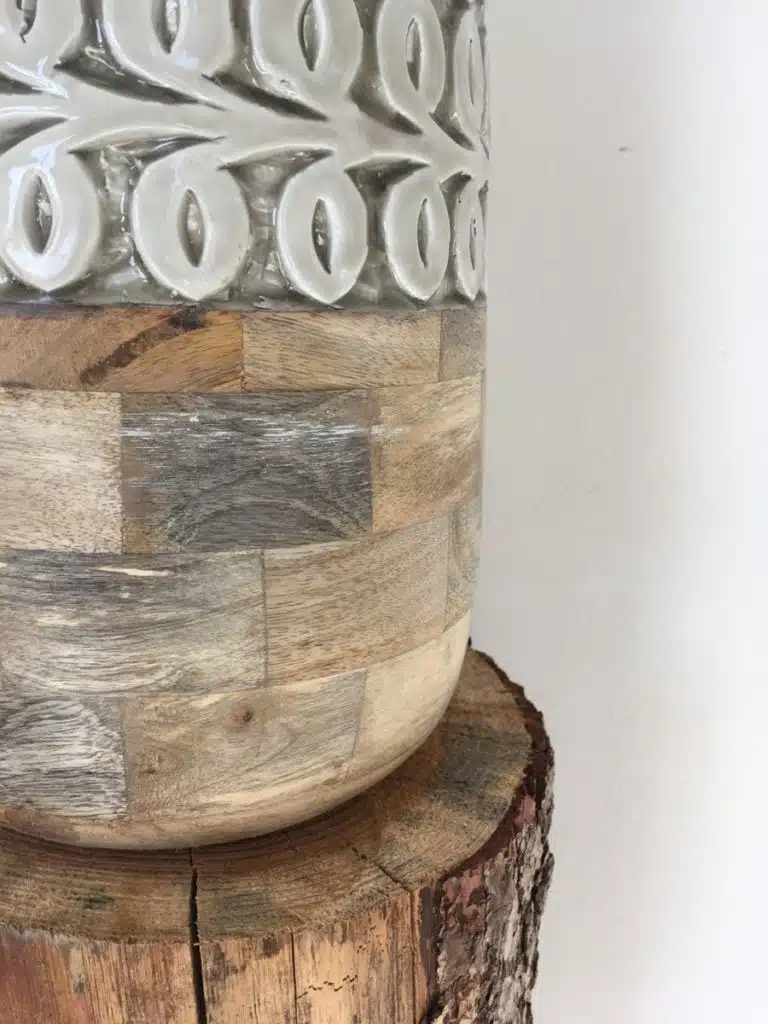 Vase décoratif détail bois